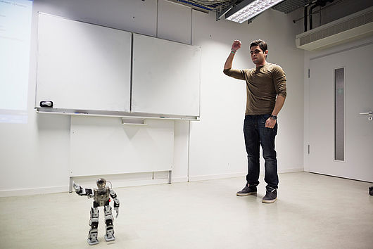 Gestensteuerung mit einem Roboter